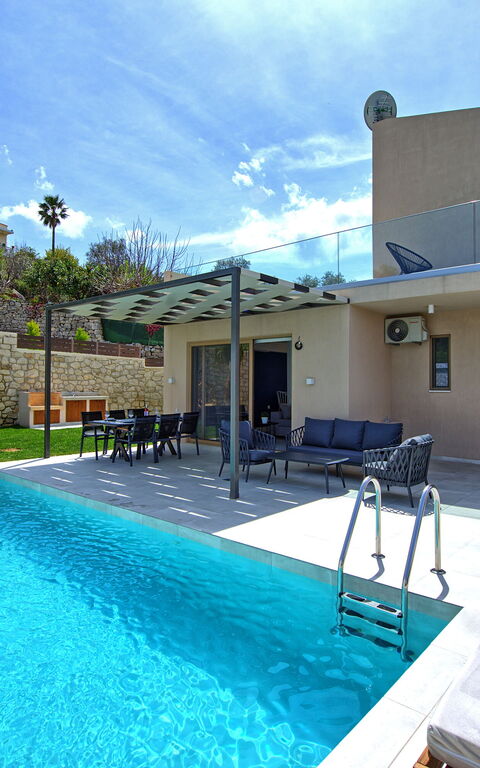 Villa Silentium Ionia: Buitenshuis, zwembad