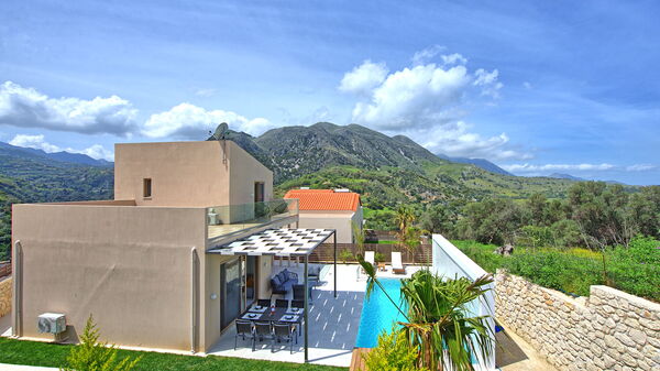 Villa Silentium Ionia: Buitenkanten, Buitenshuis, Keer bekeken, zwembad