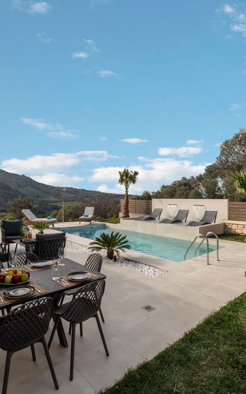 Villa Silentium Olia: Buitenkanten, Buitenshuis, Tuin, zwembad