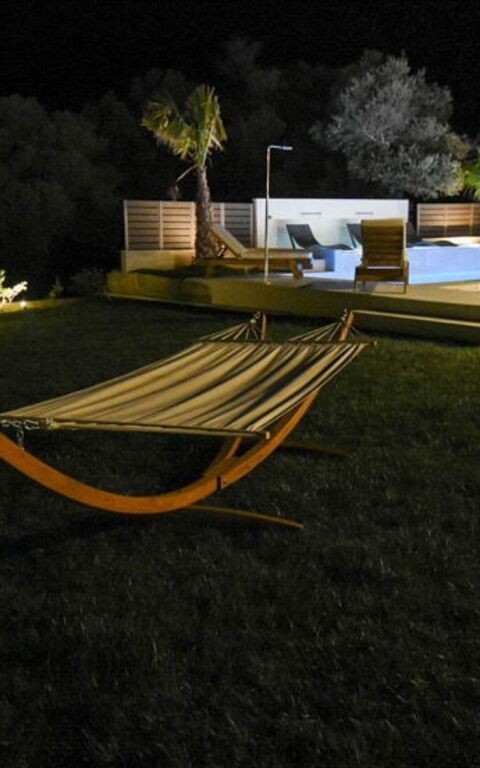 Villa Silentium Olia: Buitenkanten, Tuin, zwembad