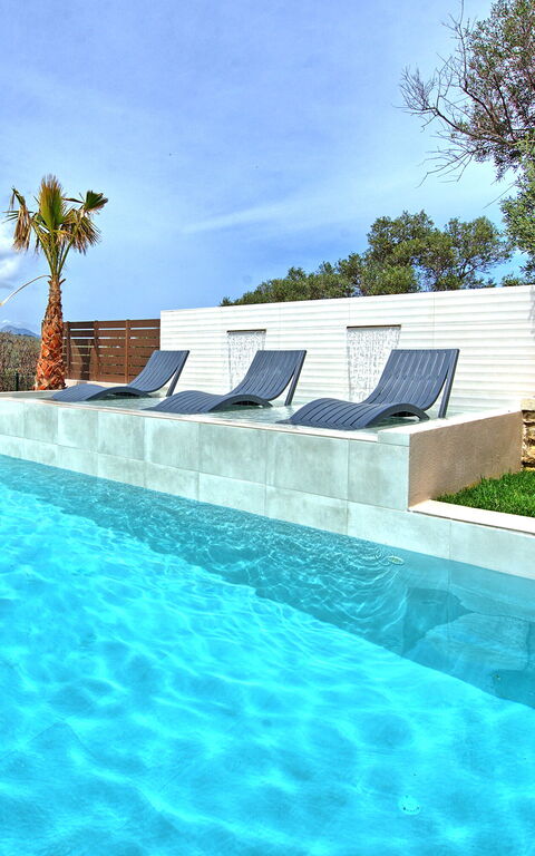 Villa Silentium Olia: Buitenshuis, Tuin, Zomer, zwembad