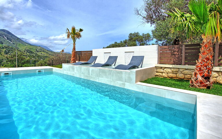 Villa Silentium Olia: Buitenshuis, Tuin, Zomer, zwembad