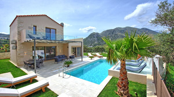 Villa Silentium Olia: Buitenkanten, Buitenshuis, Tuin, Zomer, zwembad