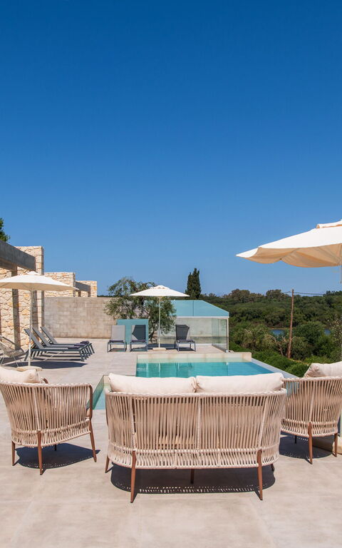 Villa Otter: Buitenkanten, Buitenshuis