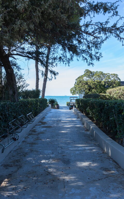 Villa Dolce Vita: Buitenkanten, Buitenshuis