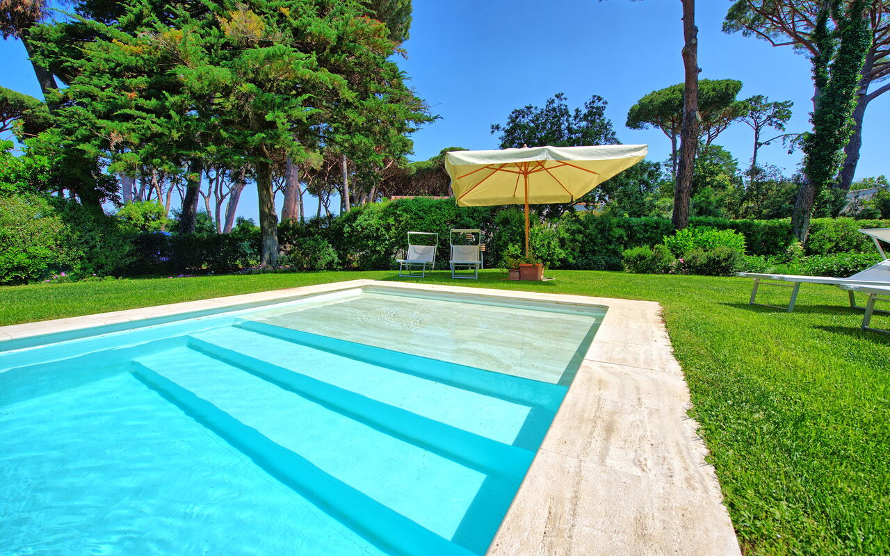 Villa Dolce Vita: Buitenshuis, Tuin, zwembad