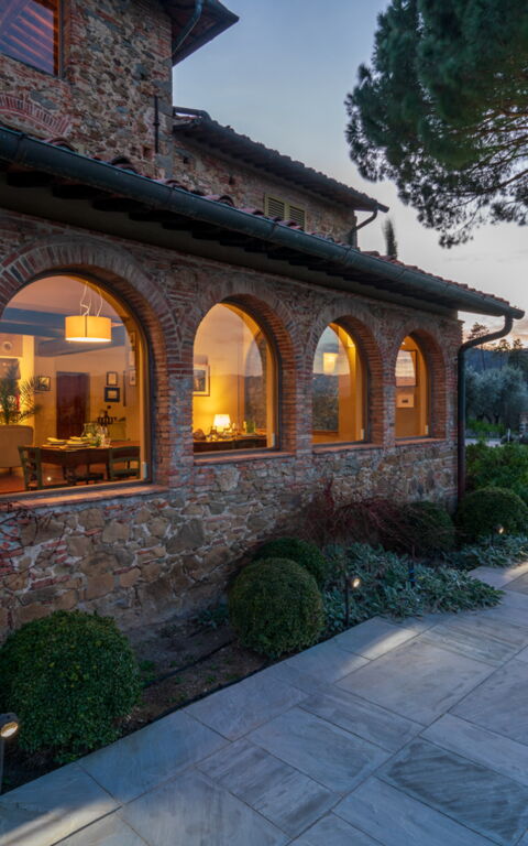 Villa Bellostare: Buitenkanten, Buitenshuis