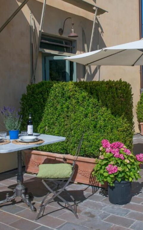 Bello Stare: Buitenkanten, Buitenshuis