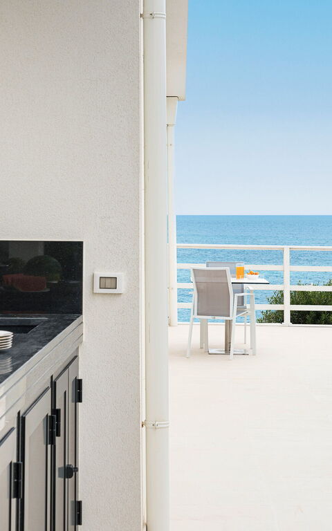 Villa Hermes: Buitenkanten, Buitenshuis