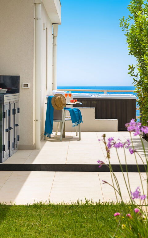 Villa Hermes: Buitenshuis, Keer bekeken, Tuin, Zomer