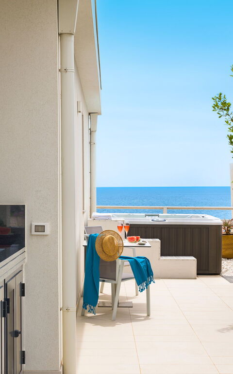 Villa Hermes: Buitenshuis, Keer bekeken, Zomer