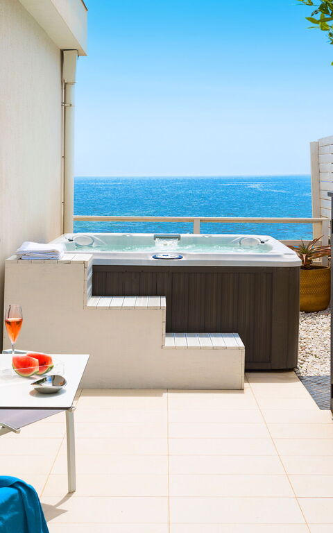 Villa Hermes: Buitenshuis, Keer bekeken, Zomer