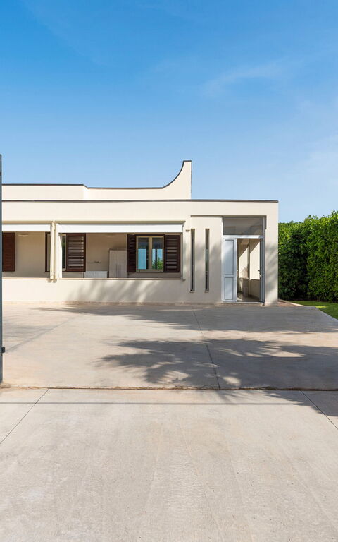 Stella Maris: Buitenkanten, Buitenshuis, Hoofdingang