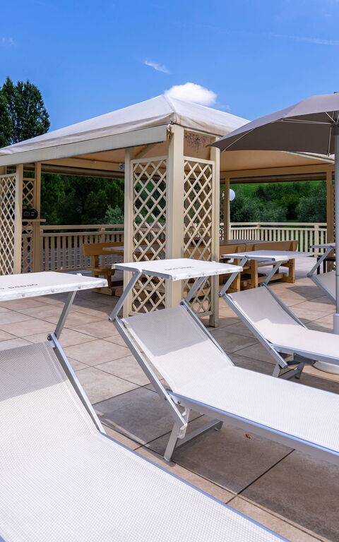 Villa Ca Viola: Buitenkanten, Buitenshuis