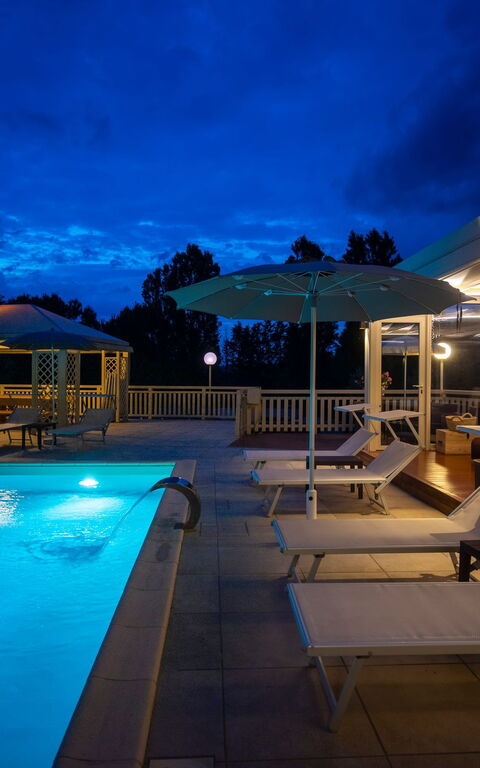 Villa Ca Viola: Buitenkanten, Buitenshuis, zwembad