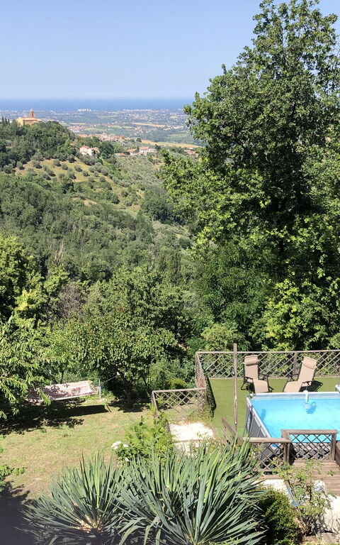 La Nocciola: Tuin, zwembad