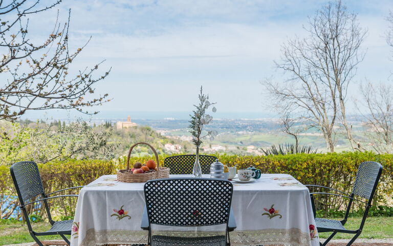La Nocciola: Buitenkanten, Buitenshuis, Keer bekeken, Tuin