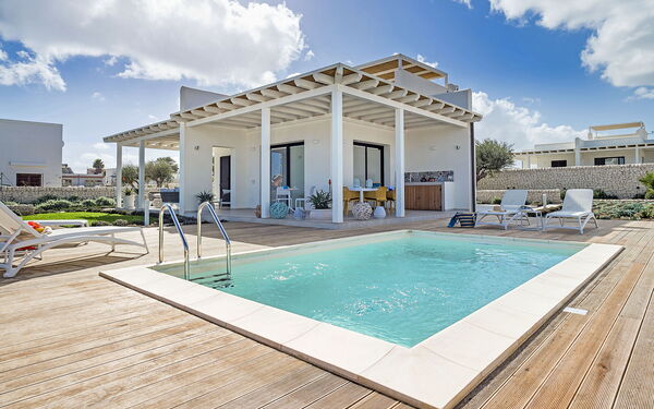 Villa San Lorenzo Timo: Buitenkanten, Buitenshuis, zwembad