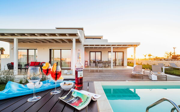 Villa San Lorenzo Ulivo: Buitenkanten, Buitenshuis, zwembad