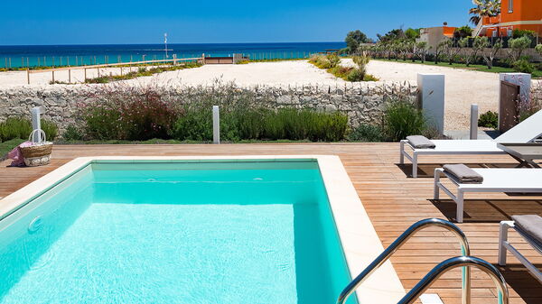 Villa San Lorenzo Fico D'India: Buitenkanten, Buitenshuis, zwembad