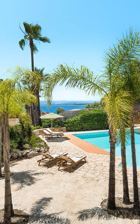 Villa Madda: Buitenshuis, zwembad