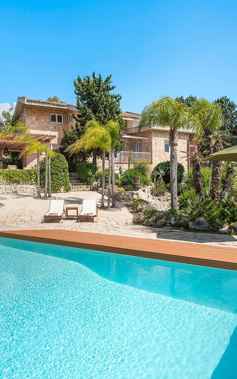 Villa Madda: Buitenshuis, zwembad