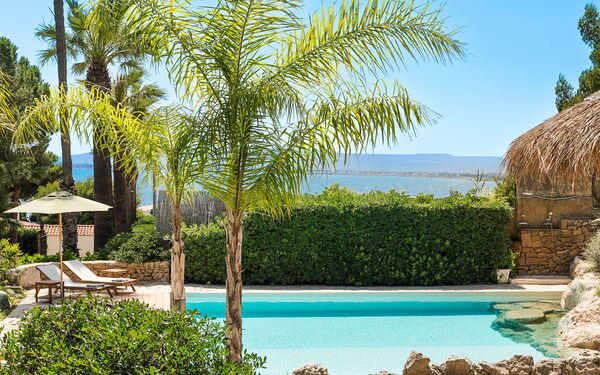 Villa Madda: Buitenshuis, zwembad