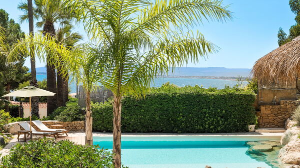 Villa Madda: Buitenshuis, zwembad