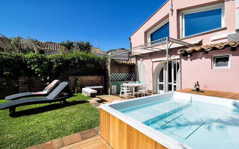 Casa Tecla: Tuin, zwembad