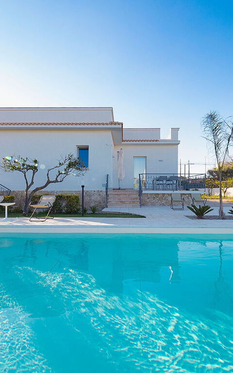 Villa Rita: Buitenkanten, Buitenshuis, zwembad