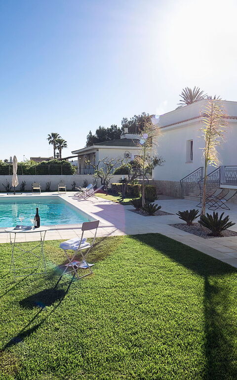 Villa Rita: Buitenkanten, Buitenshuis, Tuin, zwembad