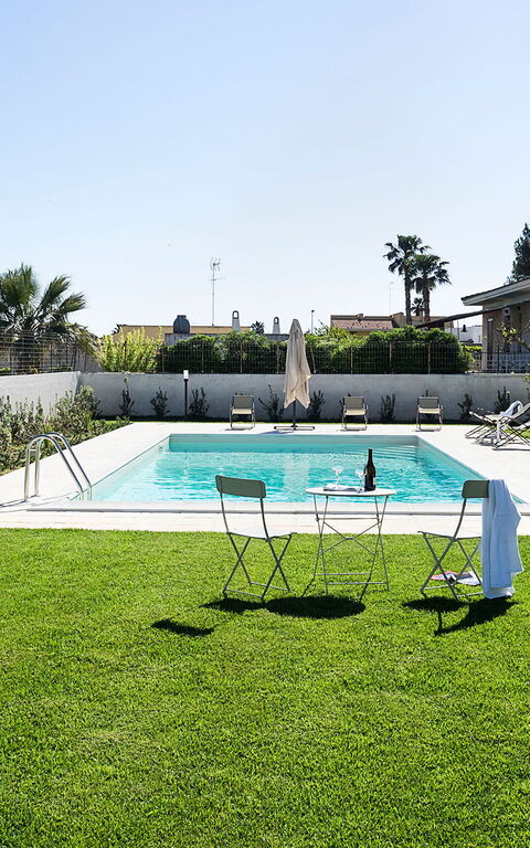 Villa Rita: Buitenkanten, Buitenshuis, Tuin, zwembad