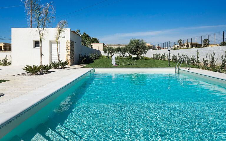 Villa Rita: Buitenkanten, Buitenshuis, Tuin, zwembad