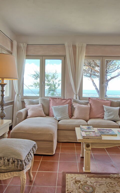 Casarosa Di Mariasole: Lunchroom, Woonkamer