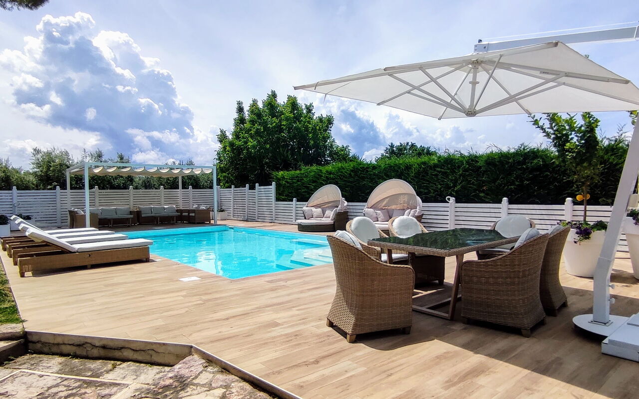 Villa Tagliaferri: Zomer, zwembad