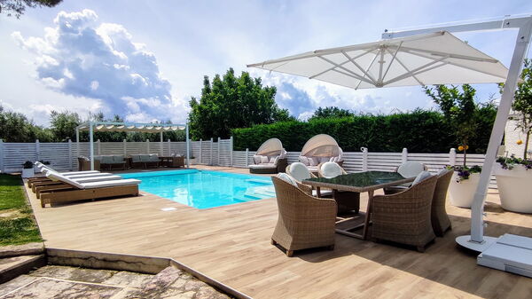 Villa Tagliaferri: Zomer, zwembad