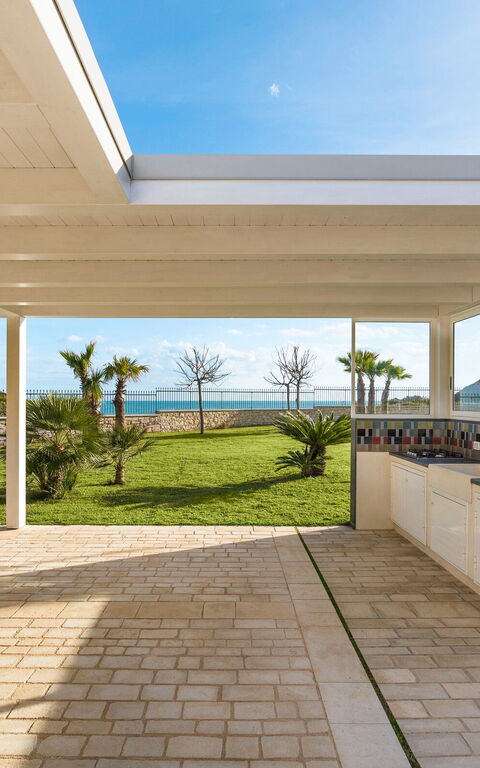 Villa Azulea: Balkon / terras / patio, Tuin