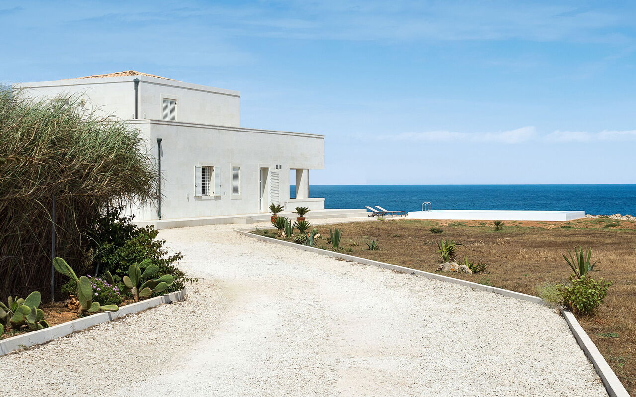 Villa Capo Passero: Buitenkanten, Buitenshuis, Hoofdingang, Keer bekeken