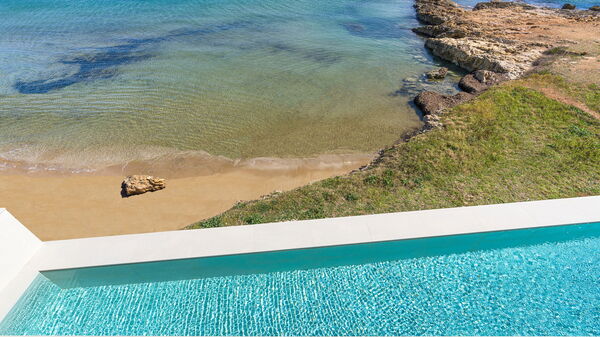 Bedda Matri: Buitenkanten, Buitenshuis, Keer bekeken, zwembad