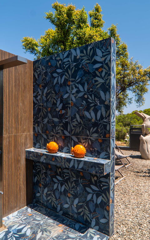John Residence: Buitenshuis, Tuin