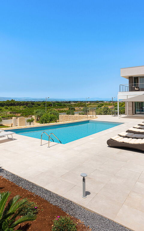 Villa Anna Plemmirio: Buitenkanten, Buitenshuis, zwembad