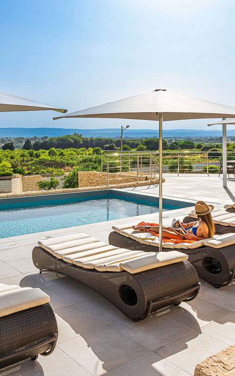 Villa Anna Plemmirio: Buitenkanten, Buitenshuis, zwembad