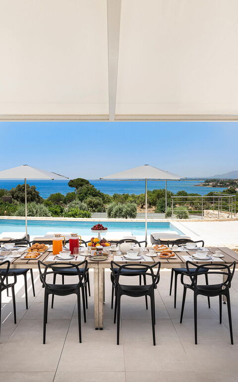 Villa Anna Plemmirio: Balkon / terras / patio, Buitenkanten, Buitenshuis, zwembad