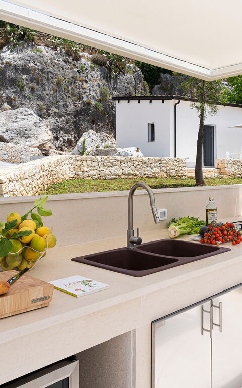 Villa Anna Plemmirio: Balkon / terras / patio, Buitenkanten, Buitenshuis