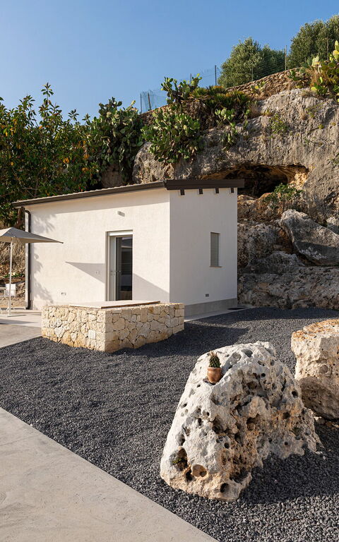 Villa Anna Plemmirio: Buitenkanten, Buitenshuis