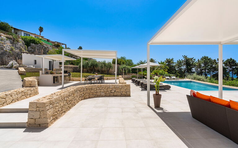 Villa Anna Plemmirio: Buitenkanten, Buitenshuis, zwembad