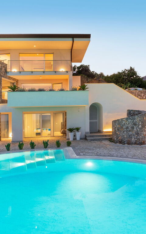 Baya Bella: Buitenkanten, Buitenshuis, zwembad