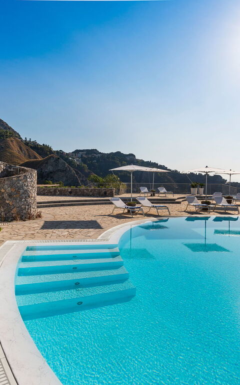 Baya Bella: Buitenkanten, Buitenshuis, Keer bekeken, zwembad