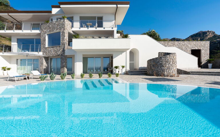 Baya Bella: Buitenkanten, Buitenshuis, zwembad