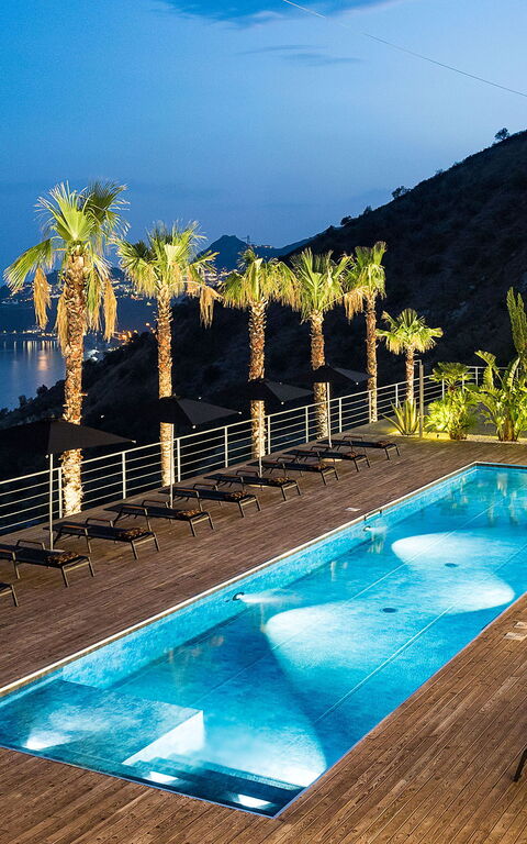 Villa Alexandra: Buitenkanten, Buitenshuis, Keer bekeken, zwembad